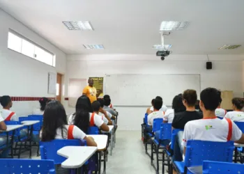 Ifac lança edital para contratação de professores substitutos