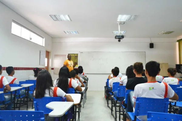 Ifac lança edital para contratação de professores substitutos