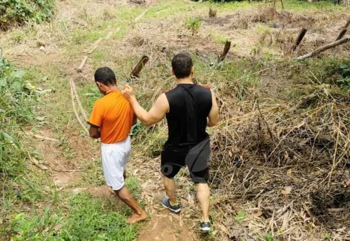 Homem é preso após arrombar casa de policial para roubar objetos e arma