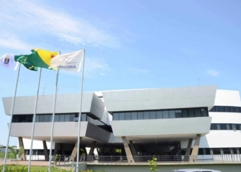TJAC mantém condenação e faculdade terá que pagar R$ 6 mil por erro em bolsa estudantil