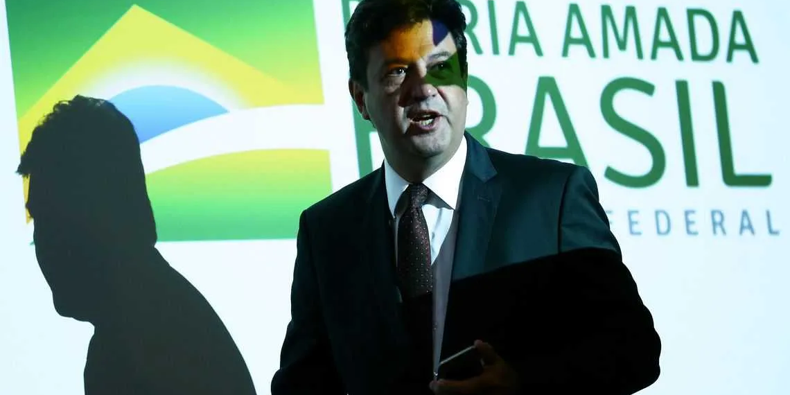 O ministro da Saúde, Luiz Henrique Mandetta, durante entrevista coletiva para atualizar o boletim sobre o novo coronavírus da China