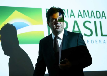 O ministro da Saúde, Luiz Henrique Mandetta, durante entrevista coletiva para atualizar o boletim sobre o novo coronavírus da China