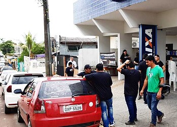Protesto contra reestruturação paralisa atividades na Caixa Econômica em Rio Branco  