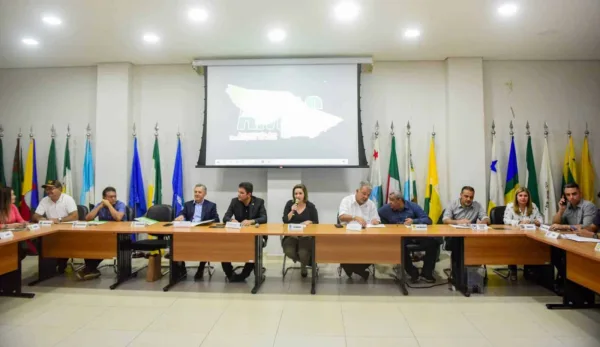 Socorro Neri preside primeira reunião do ano da Amac