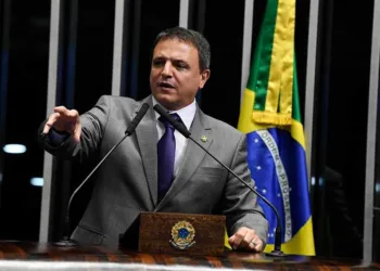 Bittar rebate artistas que criticam suas propostas para Amazônia: "falam daquilo que não sabem e ajudam a eternizar a pobreza"