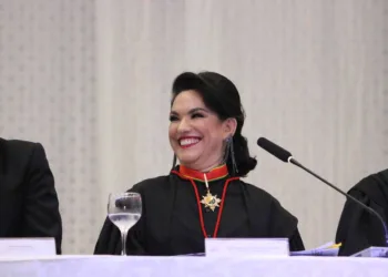 Kátia Rejane e membros da administração superior do MP-AC são empossados