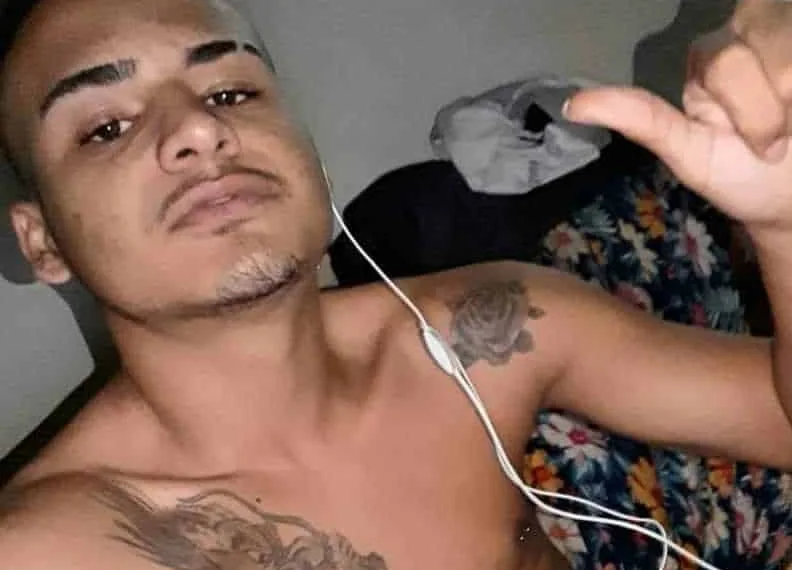 Comando Vermelho paga funeral e proíbe família de ir a velório de jovem morto pelo pai no Acre
