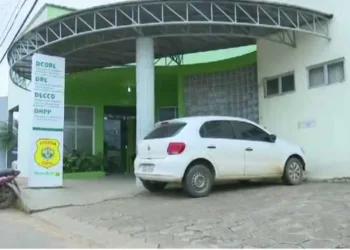 Dois são presos suspeitos de participação em mais de 10 assaltos em Rio Branco