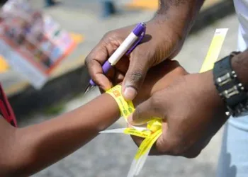 Estado alerta para os horários de permanência de menores em festas de Carnaval