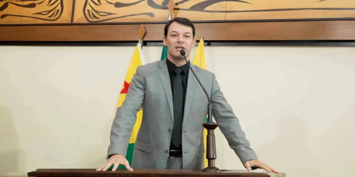 Deputado Roberto Duarte quer que governador explique como será isenção de ICMS de combustíveis