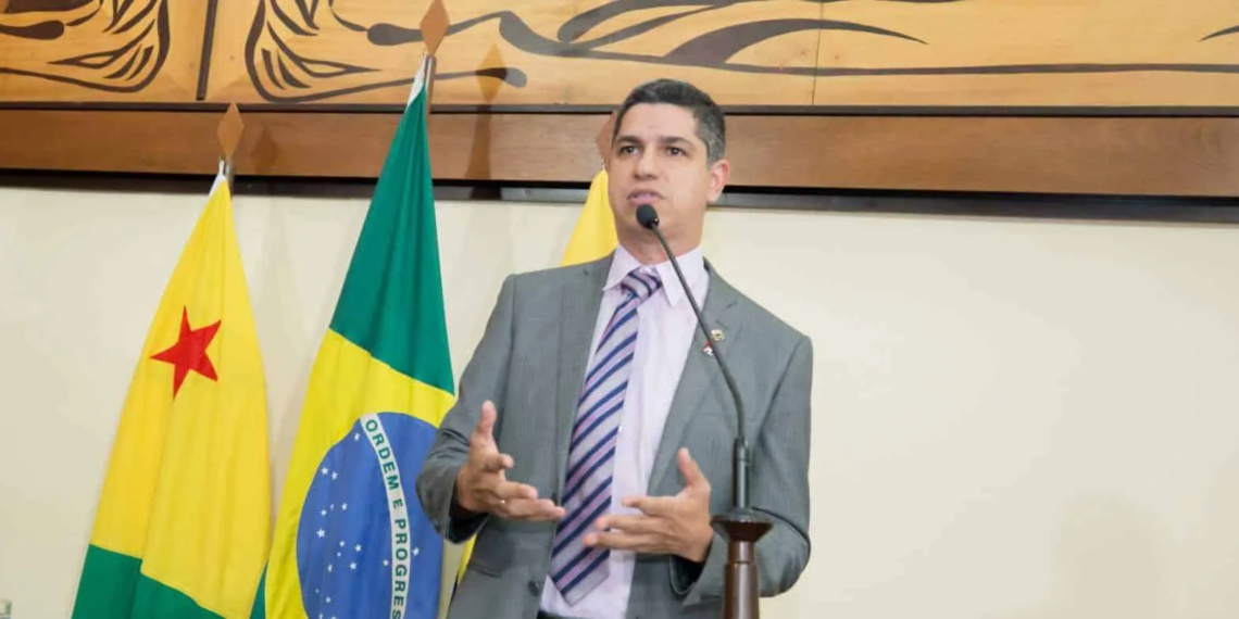 Calegário denuncia que Sesacre omite informações sobre processo de compras no Acre 