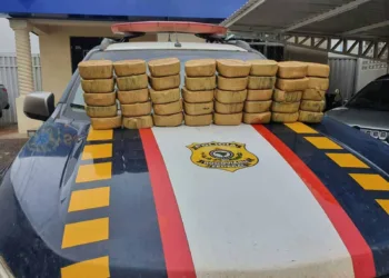 Dupla é presa com 40 quilos de cocaína escondidos em caminhonete em rodovia no Acre
