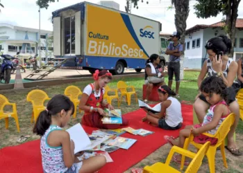BiblioSesc leva literatura aos domingos de lazer no Bosque
