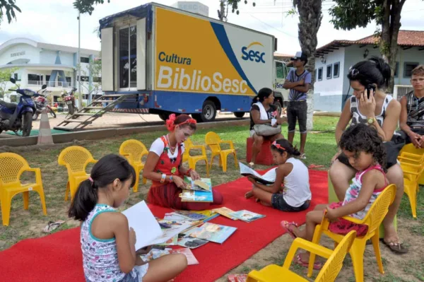 BiblioSesc leva literatura aos domingos de lazer no Bosque