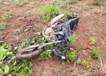 Homem morre após bater em buraco, cair de moto e quebrar o pescoço na BR-364