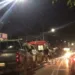 Jovem tenta roubar arma de policial e é morto com tiro no rosto em restaurante