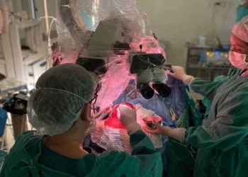 Novo microscópio cirúrgico vai permitir mais neurocirurgias no Hospital das Clínicas