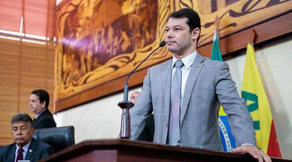 Roberto Duarte apresenta Projeto de Lei que suspende validade dos concursos públicos