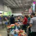 Histeria leva população às compras para estocar alimentos; entidade descarta desabastecimento