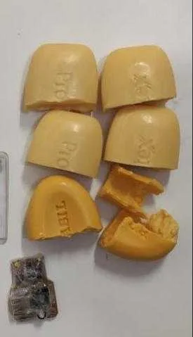 Polícia Penal apreende carregador de celular escondido dentro de um sabonete