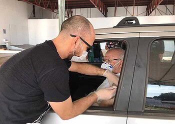 Idosos podem ser vacinados contra a Influenza sem sair do carro, em Rio Branco