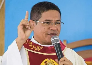 Padre Jairo escreveu, em carta, que para o presidente as mortes são só números, mas representam uma dor imensurável para quem perde um ente querido (FOTO DIVULGAÇÃO)