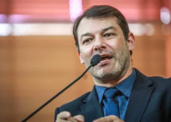 Roberto Duarte cobra mais vacinas para a população acreana