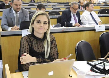 Advogada com caso grave de coronavírus recebe alta para sair da UTI do PS 16 Dos 13 casos, o da diretora da OAB-AC, Isabele Fernandes, é o mais preocupante, pois ela seria do grupo de risco da doença (FOTO ACERVO PESSOAL)