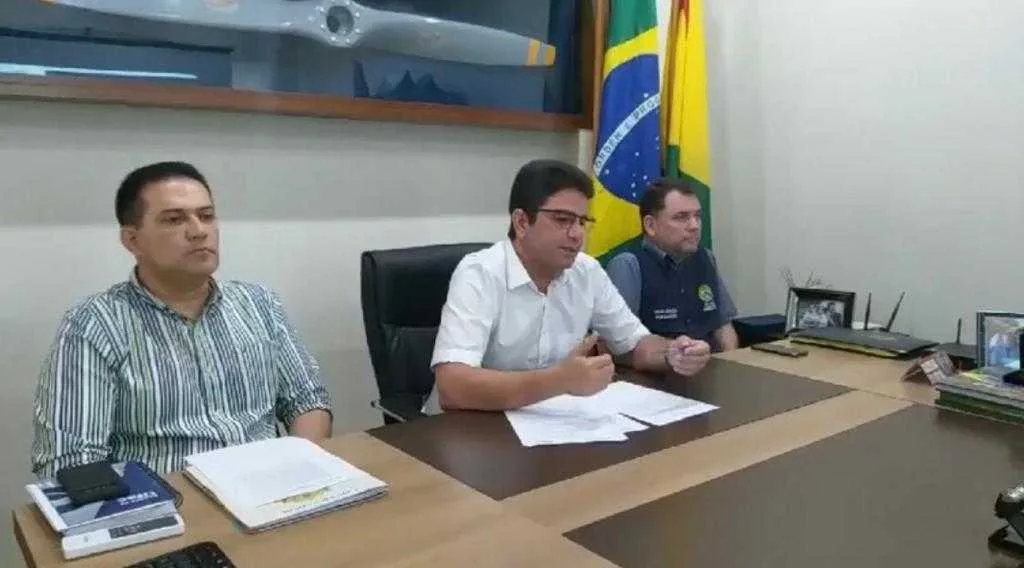 Gladson diz que estuda importar mantimentos da China, em caso de necessidade