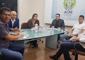 Governo do Acre cria comitê com setor produtivo e flexibiliza decreto para funcionamento do comércio