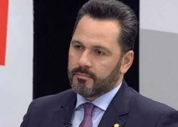 Dezenas de estudantes entraram em contato com o gabinete do parlamentar