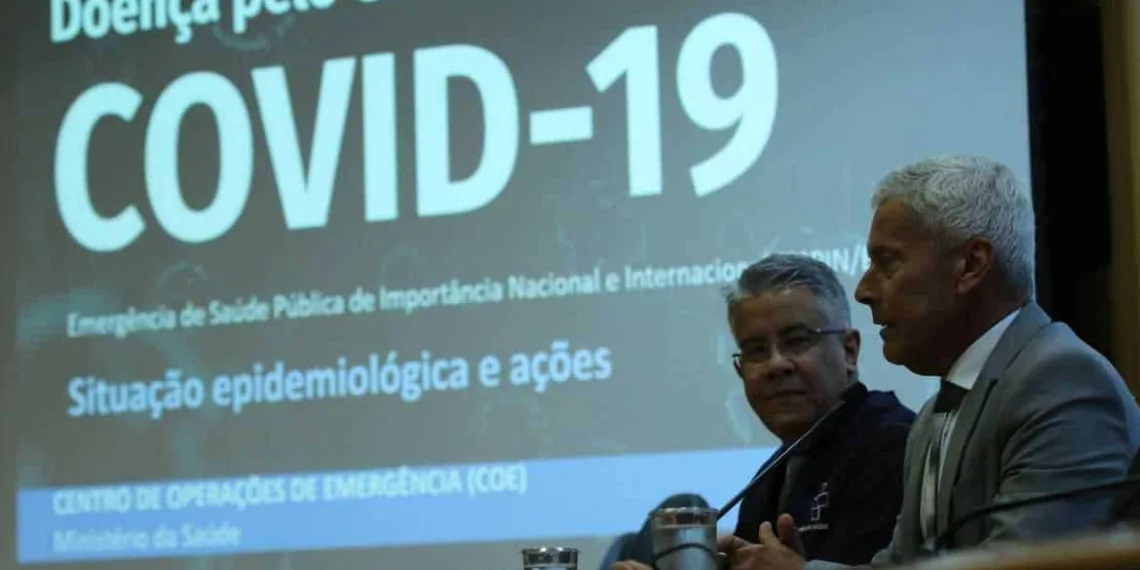 O secretário de Vigilância em Saúde, Wanderson Kleber de Oliveira, e o secretário-executivo do  Ministério da Saúde, João Gabbardo dos Reis, divulgam dados atualizados sobre a situação do novo Coronavírus no país.