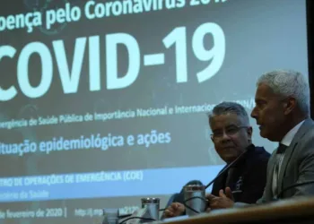 O secretário de Vigilância em Saúde, Wanderson Kleber de Oliveira, e o secretário-executivo do  Ministério da Saúde, João Gabbardo dos Reis, divulgam dados atualizados sobre a situação do novo Coronavírus no país.