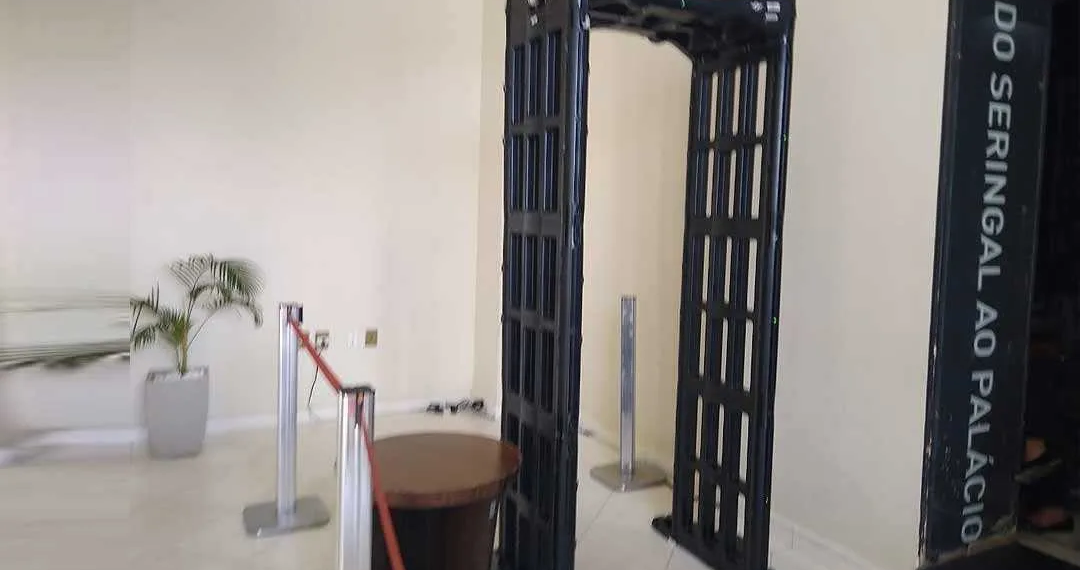 Esquema de segurança de Mourão no Palácio tem portal detector de metais