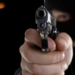Bandidos armados invadem propriedade de casal e levam duas motos, TVs e R$ 5 mil em dinheiro