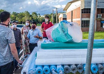 Deputados doam rolos de TNT para incentivar produção de EPIs de estudantes na Ufac