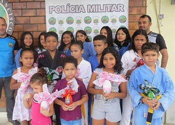 Projeto "Em forma com o Batalhão" realiza entrega de ovos de Páscoa