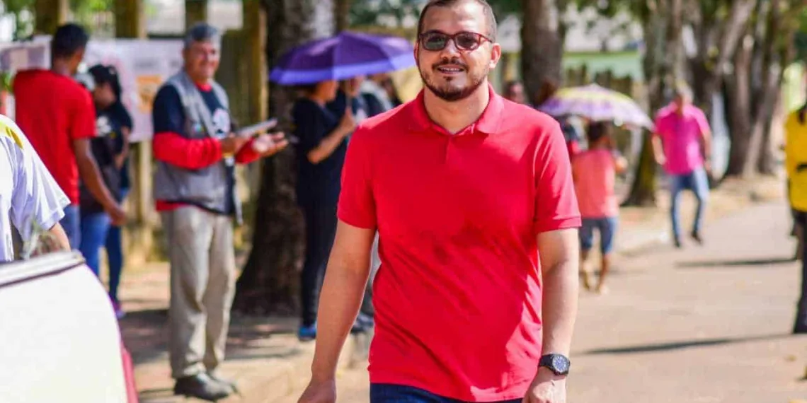 Rodrigo Foneck entrega a liderança da prefeita Socorro Neri na Câmara Municipal