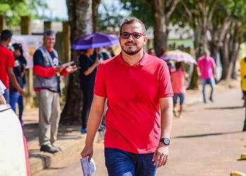 Rodrigo Foneck entrega a liderança da prefeita Socorro Neri na Câmara Municipal