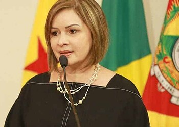 Prefeita Socorro Neri assina decreto para a entrega de 9 mil kits de merenda escolar