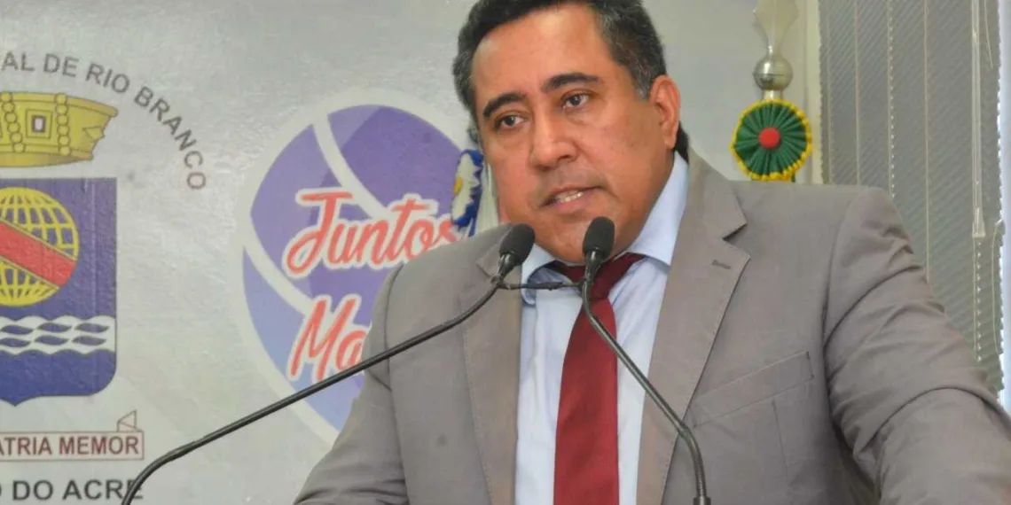 Vereador acusou o presidente de tomar medidas erradas e recordou a pressão para a saída dos médicos cubanos, que agora fazem falta (FOTO: Assessoria Parlamentar)