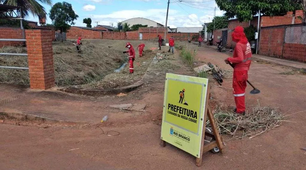 Prefeitura faz remoção de mais de 17 mil toneladas de entulhos das ruas de Rio Branco