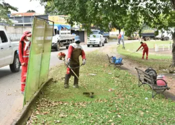 Prefeitura fortalece limpeza urbana nos bairros e região central da cidade