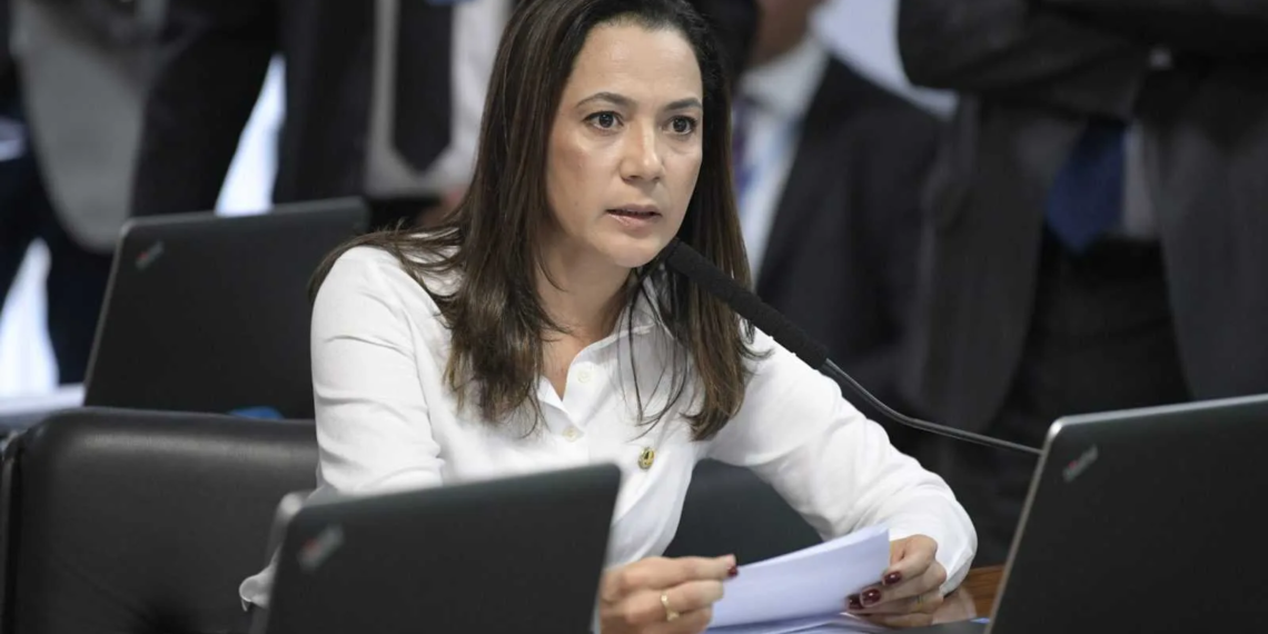 Comissão de Educação, Cultura e Esporte (CE) realiza reunião com 21 itens. Entre eles, o PLS 331/2017, que aumenta recursos do Programa Nacional de Alimentação Escolar (PNAE) para aquisição de alimentos da agricultura familiar.

Em pronunciamento, à bancada, senadora Mailza Gomes (PP-AC).

Foto: Pedro França/Agência Senado
