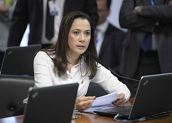 Comissão de Educação, Cultura e Esporte (CE) realiza reunião com 21 itens. Entre eles, o PLS 331/2017, que aumenta recursos do Programa Nacional de Alimentação Escolar (PNAE) para aquisição de alimentos da agricultura familiar.

Em pronunciamento, à bancada, senadora Mailza Gomes (PP-AC).

Foto: Pedro França/Agência Senado