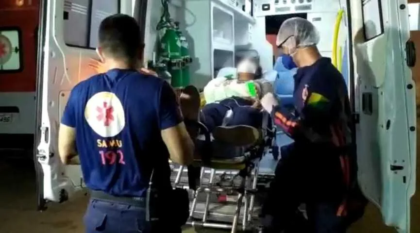 Bandidos pegam táxi e tentam executar duas pessoas na Baixada da Sobral