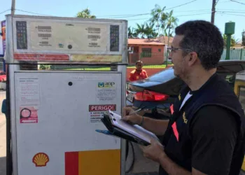 Procon notifica 52 postos de combustíveis da capital para atestar redução de preços