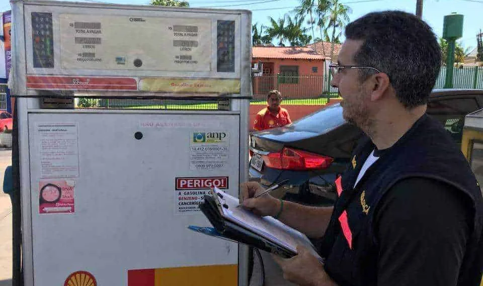 Procon notifica 52 postos de combustíveis da capital para atestar redução de preços
