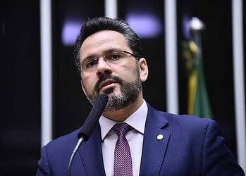 UOL repercute luta de Alan Rick em defesa dos médicos brasileiros formados no exterior