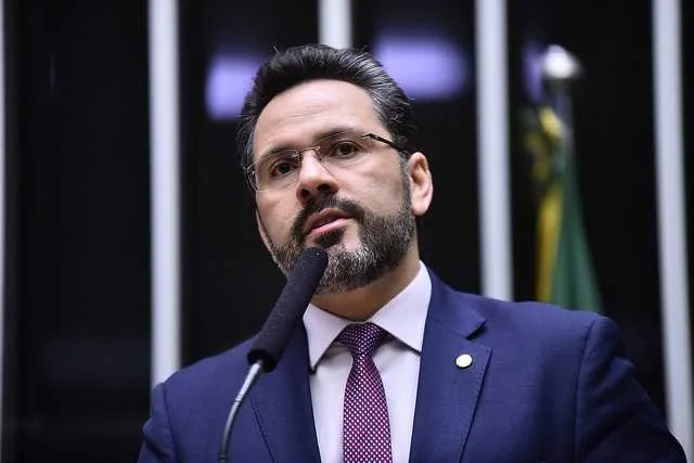 UOL repercute luta de Alan Rick em defesa dos médicos brasileiros formados no exterior